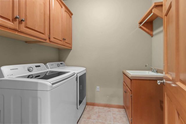 111 REGENT PLACE, Neenah, WI 54956