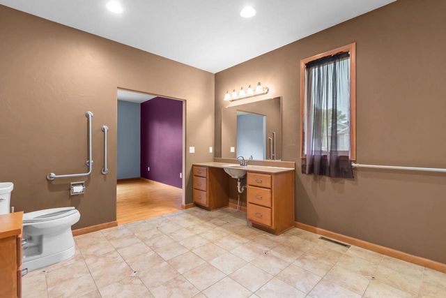 111 REGENT PLACE, Neenah, WI 54956