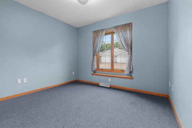 111 REGENT PLACE, Neenah, WI 54956