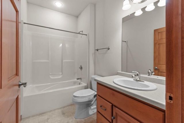 111 REGENT PLACE, Neenah, WI 54956