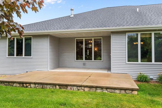 111 REGENT PLACE, Neenah, WI 54956