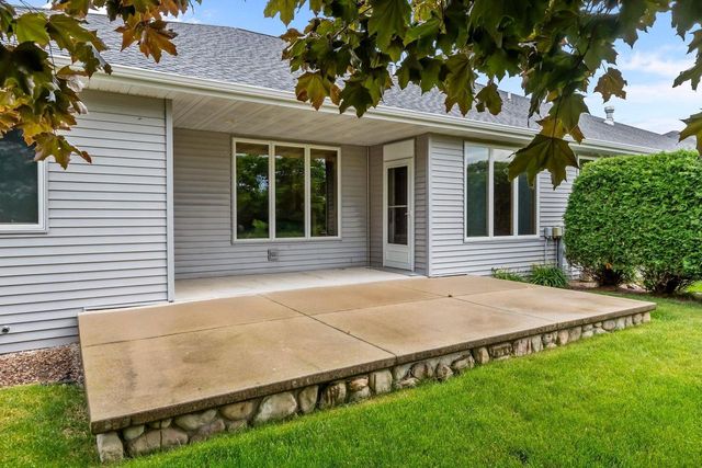 111 REGENT PLACE, Neenah, WI 54956
