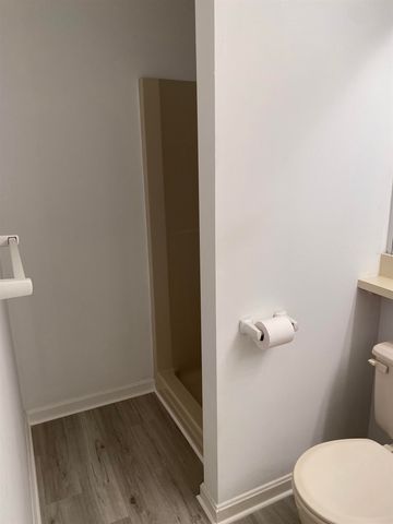 3 Bartemus Trl Apt 203, Nashua, NH 06063