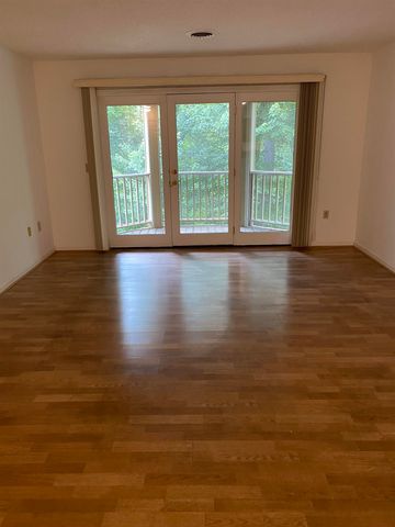 3 Bartemus Trl Apt 203, Nashua, NH 06063