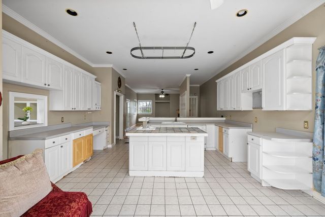 1041 Flintlock Ct, Nashville, TN 37217