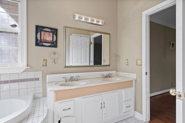 1041 Flintlock Ct, Nashville, TN 37217