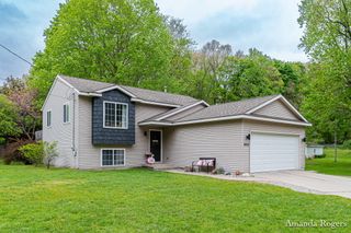 806 Grindle Drive Se, Lowell City, MI 49331