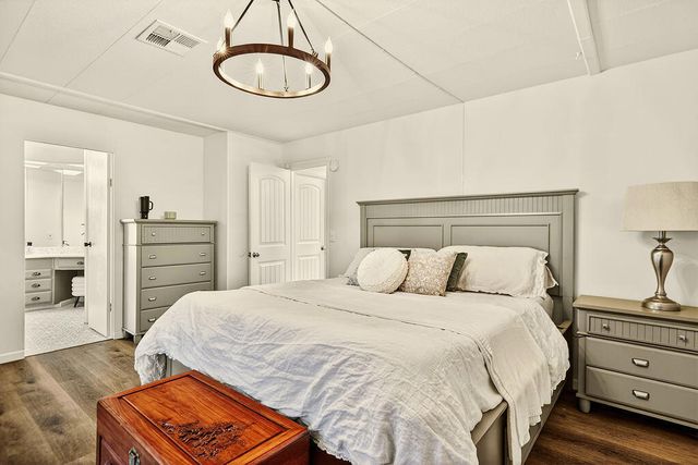 33 Diamond E Drive, Palm Desert, CA 92260