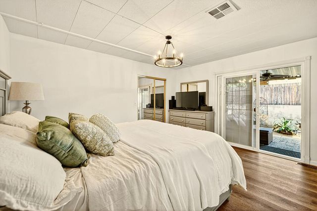 33 Diamond E Drive, Palm Desert, CA 92260