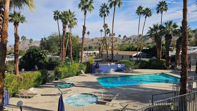 33 Diamond E Drive, Palm Desert, CA 92260