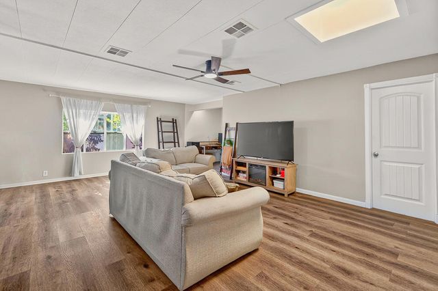 33 Diamond E Drive, Palm Desert, CA 92260