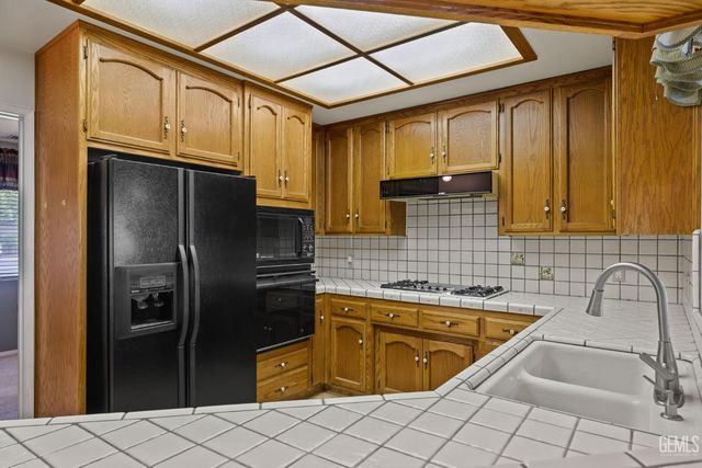 2065 Jenkins Road, Bakersfield, CA 93314