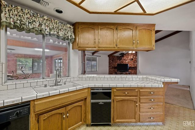 2065 Jenkins Road, Bakersfield, CA 93314