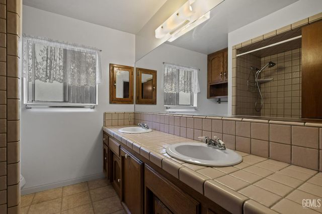 2065 Jenkins Road, Bakersfield, CA 93314