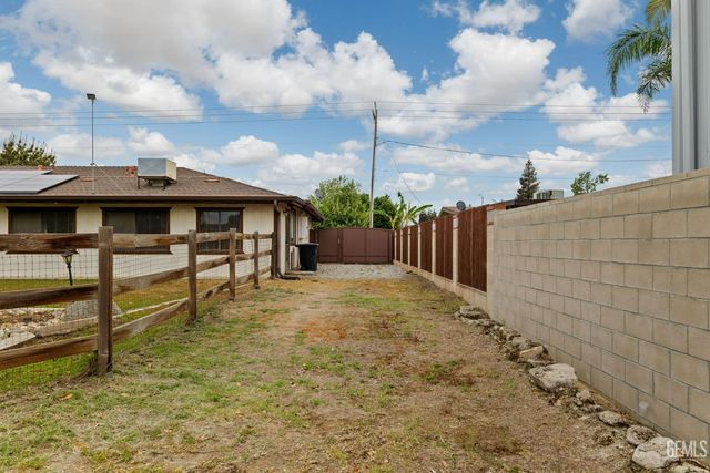 2065 Jenkins Road, Bakersfield, CA 93314