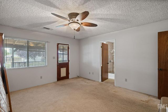 2065 Jenkins Road, Bakersfield, CA 93314