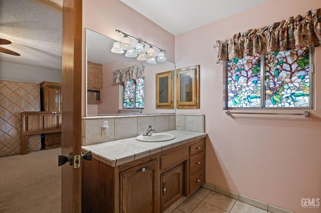 2065 Jenkins Road, Bakersfield, CA 93314