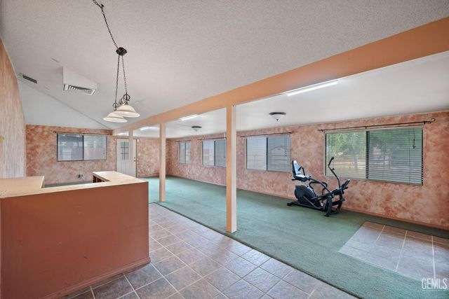 2065 Jenkins Road, Bakersfield, CA 93314