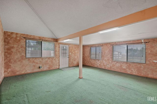 2065 Jenkins Road, Bakersfield, CA 93314