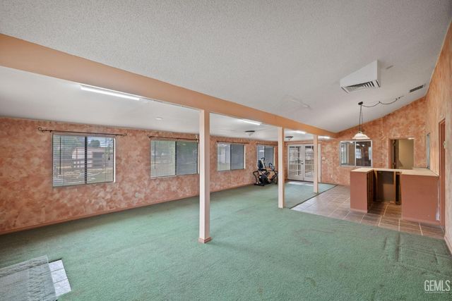 2065 Jenkins Road, Bakersfield, CA 93314