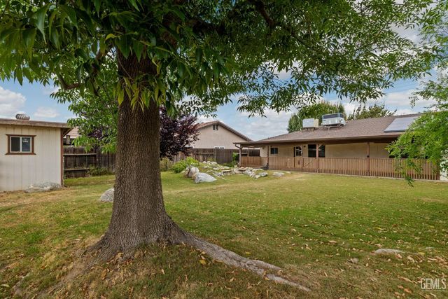 2065 Jenkins Road, Bakersfield, CA 93314