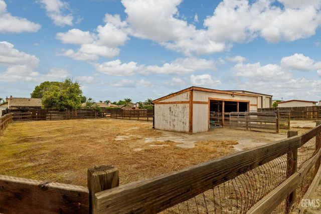 2065 Jenkins Road, Bakersfield, CA 93314