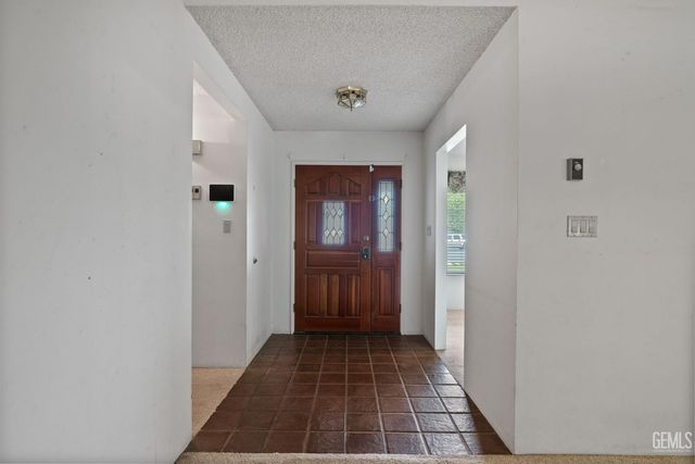 2065 Jenkins Road, Bakersfield, CA 93314