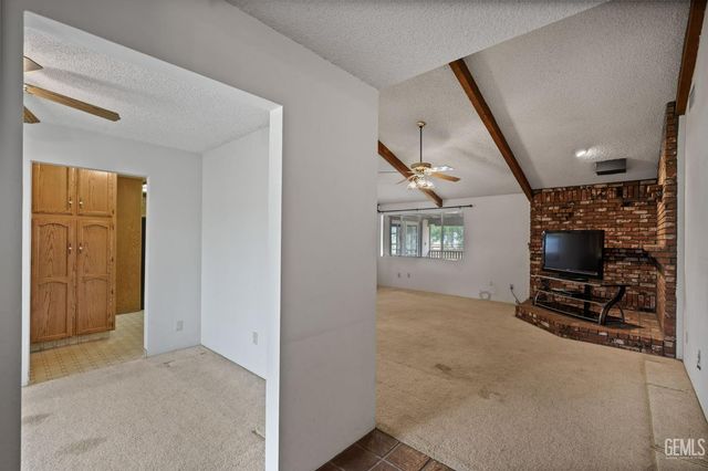 2065 Jenkins Road, Bakersfield, CA 93314