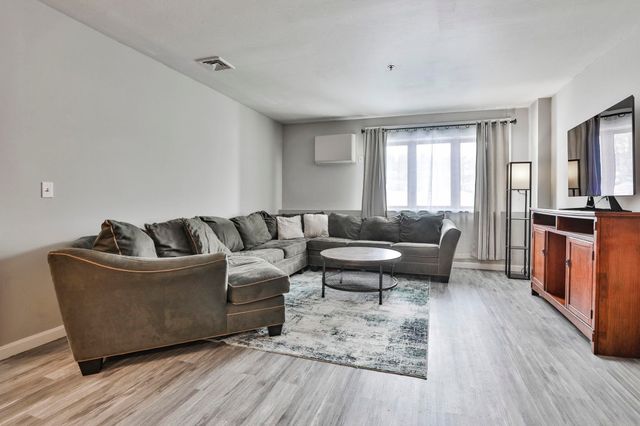 5 Tsienneto Rd Unit 194, Derry, NH 03038