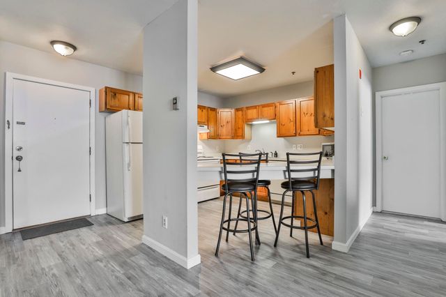 5 Tsienneto Rd Unit 194, Derry, NH 03038