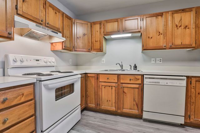 5 Tsienneto Rd Unit 194, Derry, NH 03038