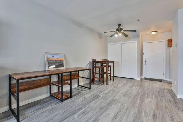 5 Tsienneto Rd Unit 194, Derry, NH 03038