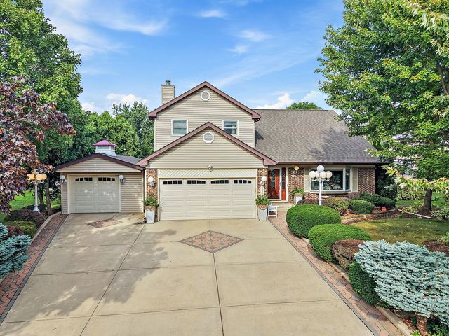 1021 Pheasant Trail, Carol Stream, IL 60188