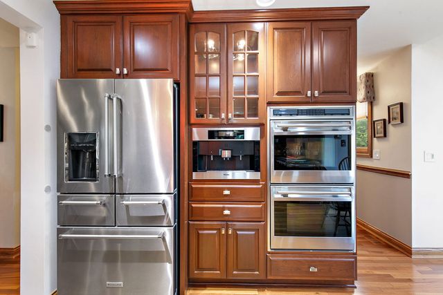 1021 Pheasant Trail, Carol Stream, IL 60188