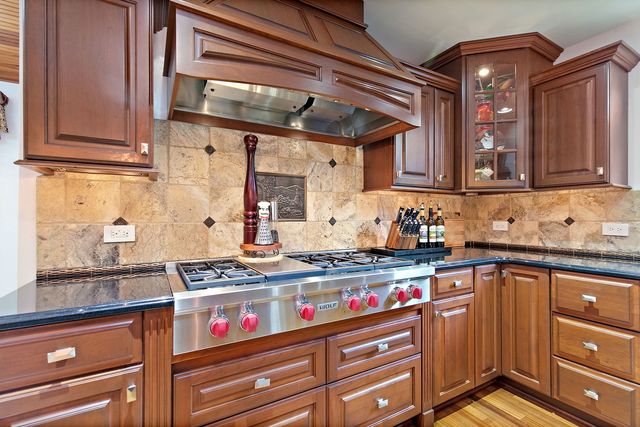 1021 Pheasant Trail, Carol Stream, IL 60188