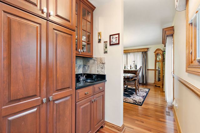 1021 Pheasant Trail, Carol Stream, IL 60188