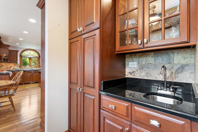 1021 Pheasant Trail, Carol Stream, IL 60188