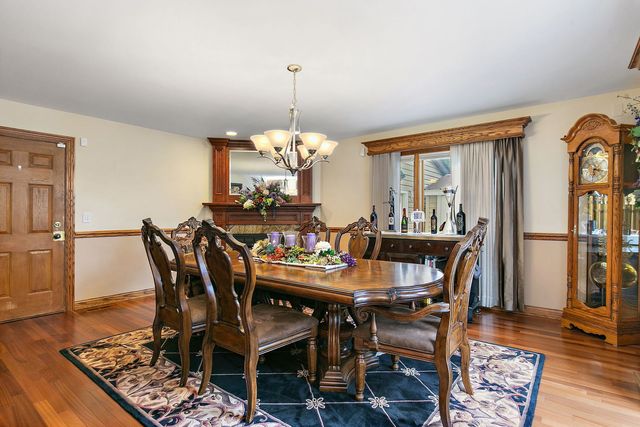 1021 Pheasant Trail, Carol Stream, IL 60188