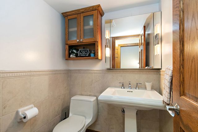 1021 Pheasant Trail, Carol Stream, IL 60188