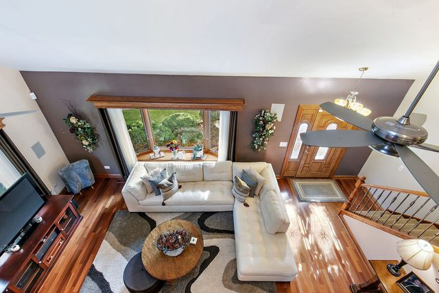 1021 Pheasant Trail, Carol Stream, IL 60188