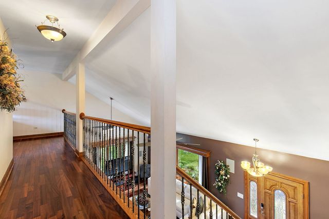 1021 Pheasant Trail, Carol Stream, IL 60188