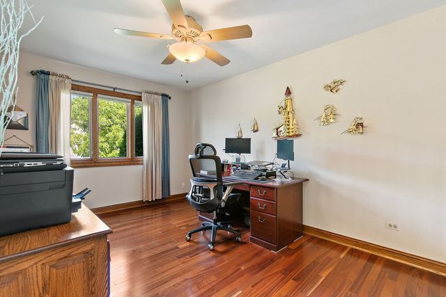 1021 Pheasant Trail, Carol Stream, IL 60188