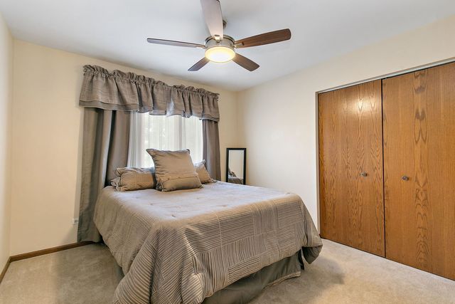 1021 Pheasant Trail, Carol Stream, IL 60188