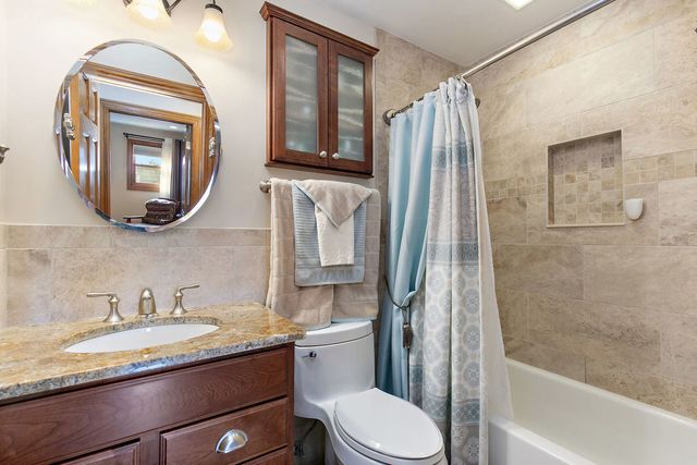 1021 Pheasant Trail, Carol Stream, IL 60188