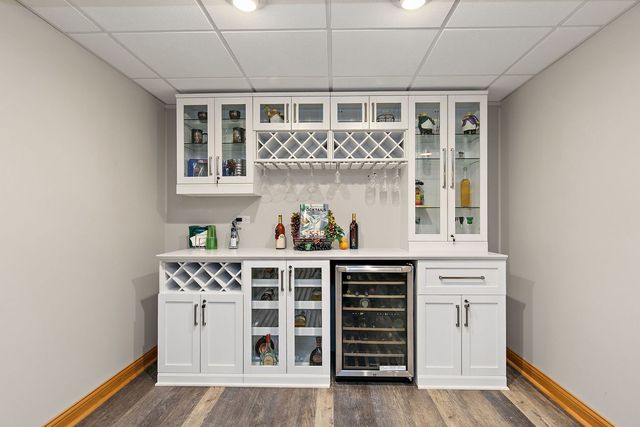 1021 Pheasant Trail, Carol Stream, IL 60188
