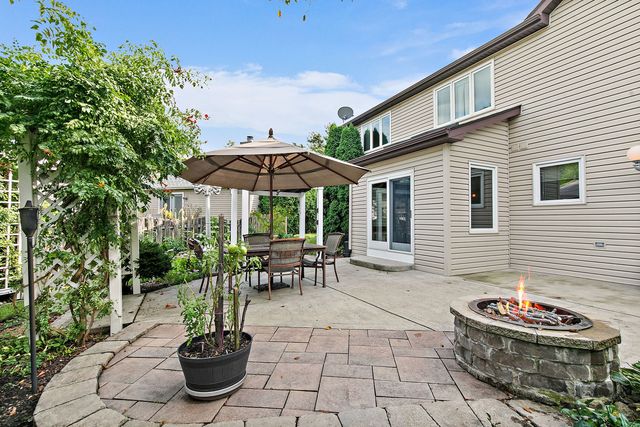 1021 Pheasant Trail, Carol Stream, IL 60188