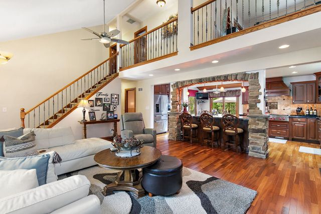 1021 Pheasant Trail, Carol Stream, IL 60188