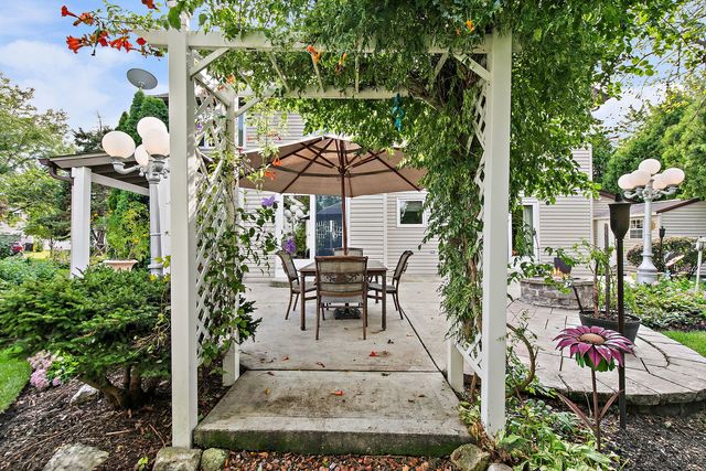 1021 Pheasant Trail, Carol Stream, IL 60188