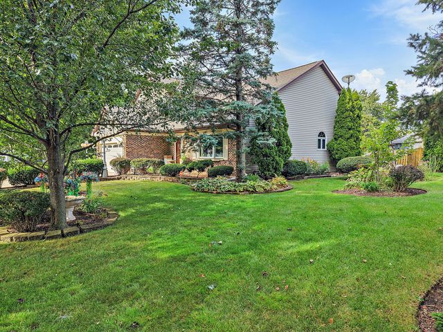 1021 Pheasant Trail, Carol Stream, IL 60188