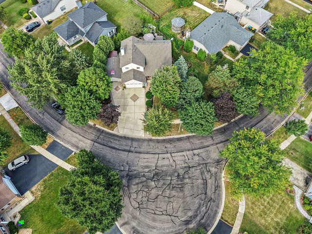 1021 Pheasant Trail, Carol Stream, IL 60188